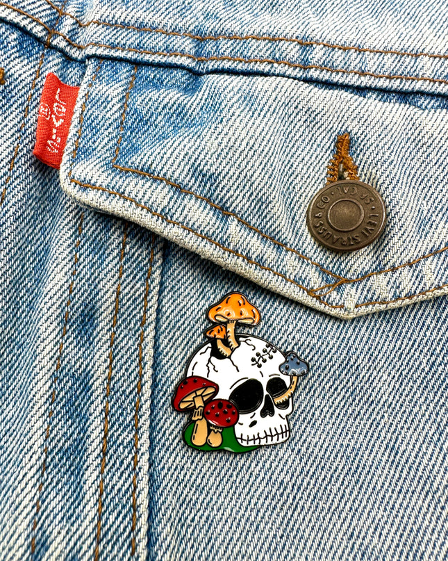 Pilzschädel-Anstecknadel – Ausgefallenes Halloween-Accessoire