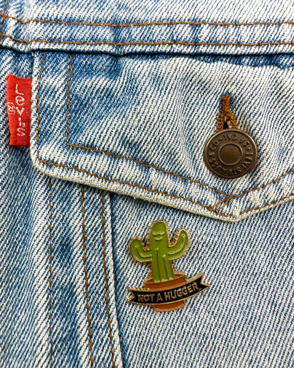 Anstecknadel „Not a Hugger“ | Tags: Accessoires