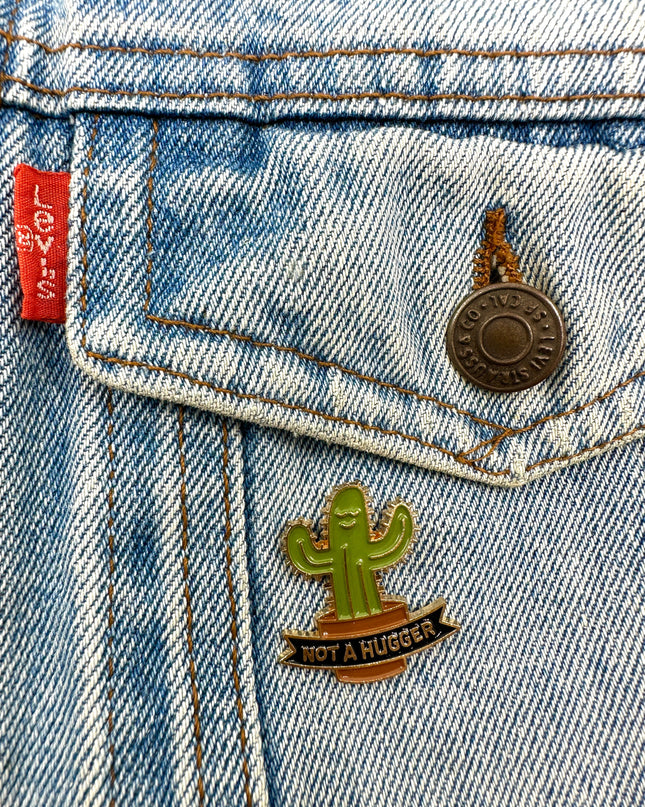Anstecknadel „Not a Hugger“ | Tags: Accessoires