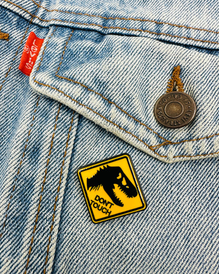 Brosche – Nicht berühren! | Lustiges Pyjama-Accessoire für die ganze Familie