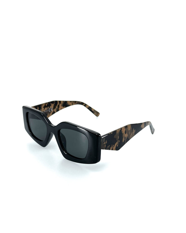 Schwarzer Retro-Kostüm-Look der 80er Jahre