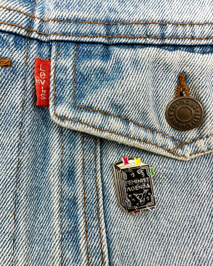 Anstecknadel „Feministische Agenda“ | Tags: Accessoires