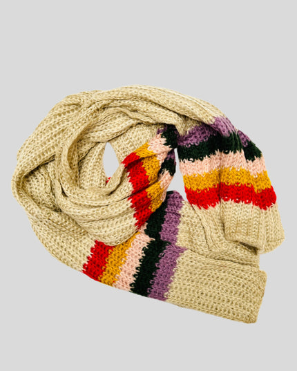 Beigefarbener Strickschal – Accessoires für alle