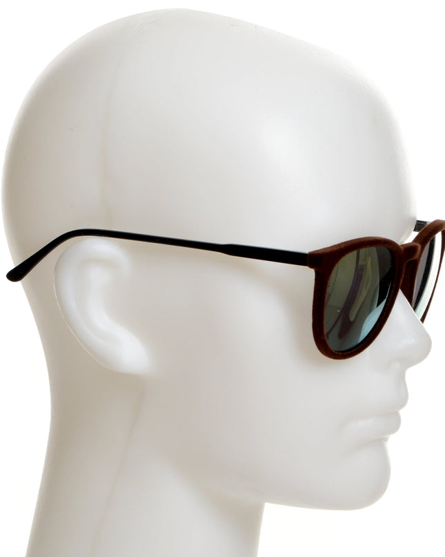 Braunes Plüschaccessoire – kuschelig und stilvoll