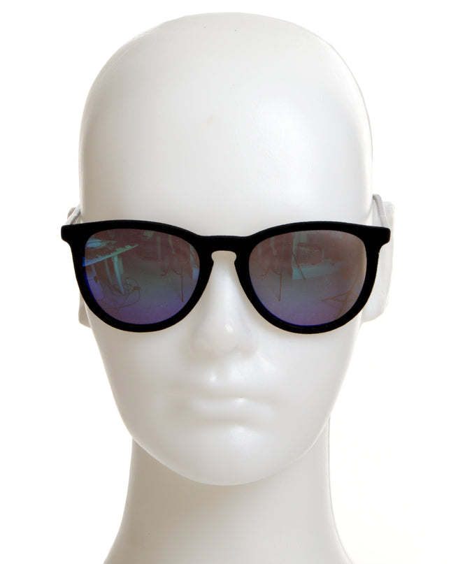 Blaues Plüschaccessoire – weich und trendig