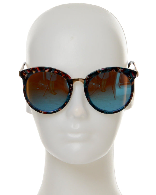 Blaues Oversize-Accessoire – modisch und bequem