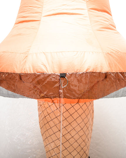 Aufblasbare Beinlampe als Weihnachtsdekoration