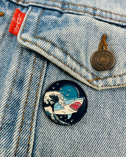 Wellenhai-Anstecknadel | Accessoires für Damen