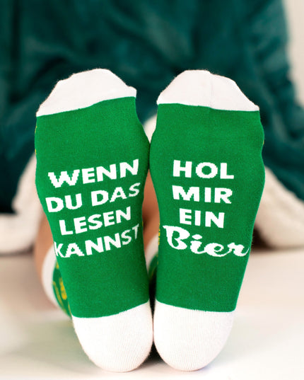 Socken mit der Aufschrift „Hol mir ein Bier“ – Lustiges Geschenk für Bierliebhaber