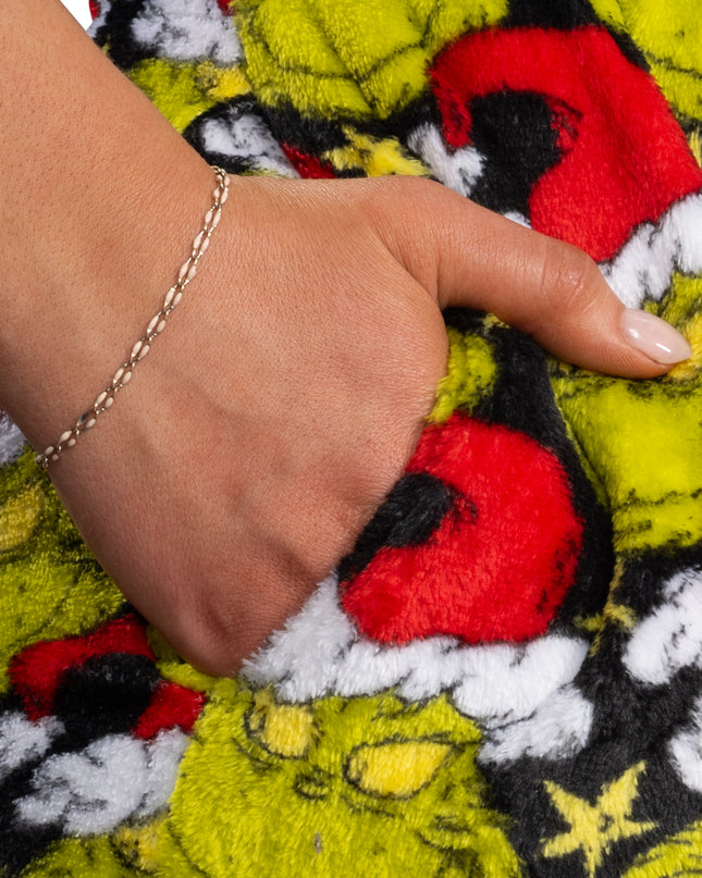 Grinch-Look auf Weihnachtsmannmütze und Weihnachts-Loungewear