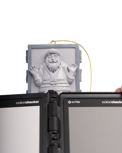 Weihnachtsmann-Dekoration in Karbonit eingefroren