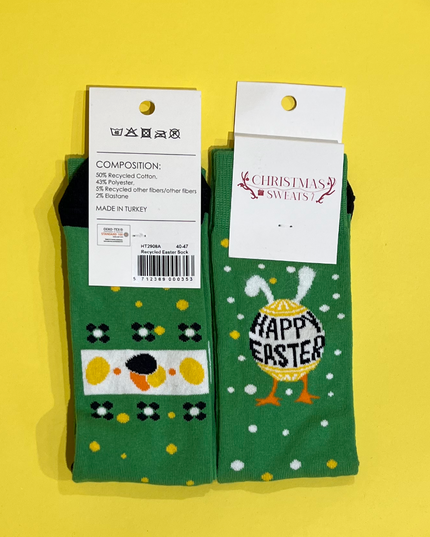 Niedliche grüne Ostersocken