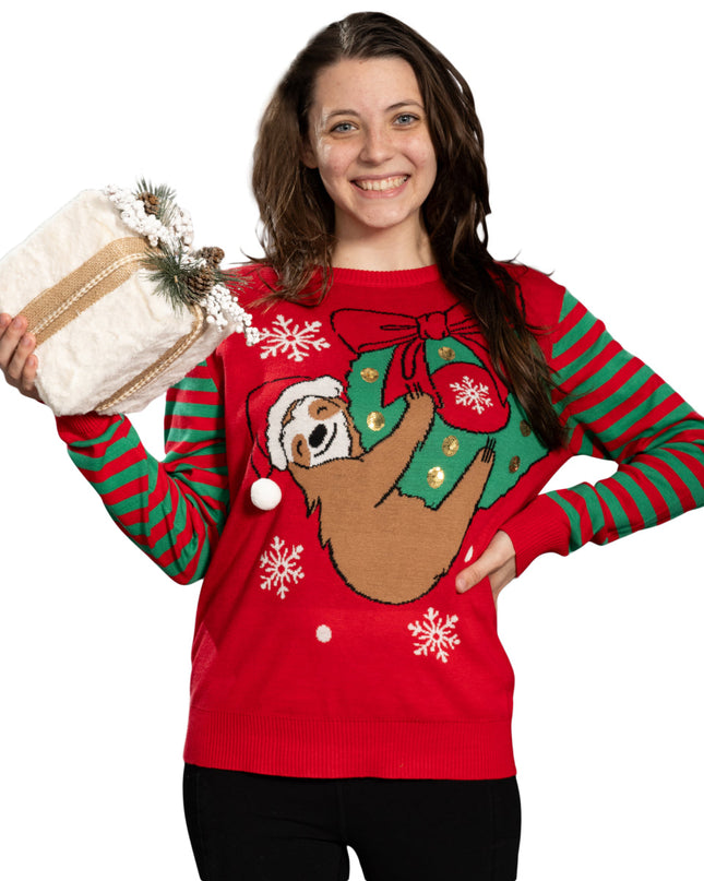 Hängendes Faultier an Weihnachtsbaumschmuckkranz, hässlicher Pullover