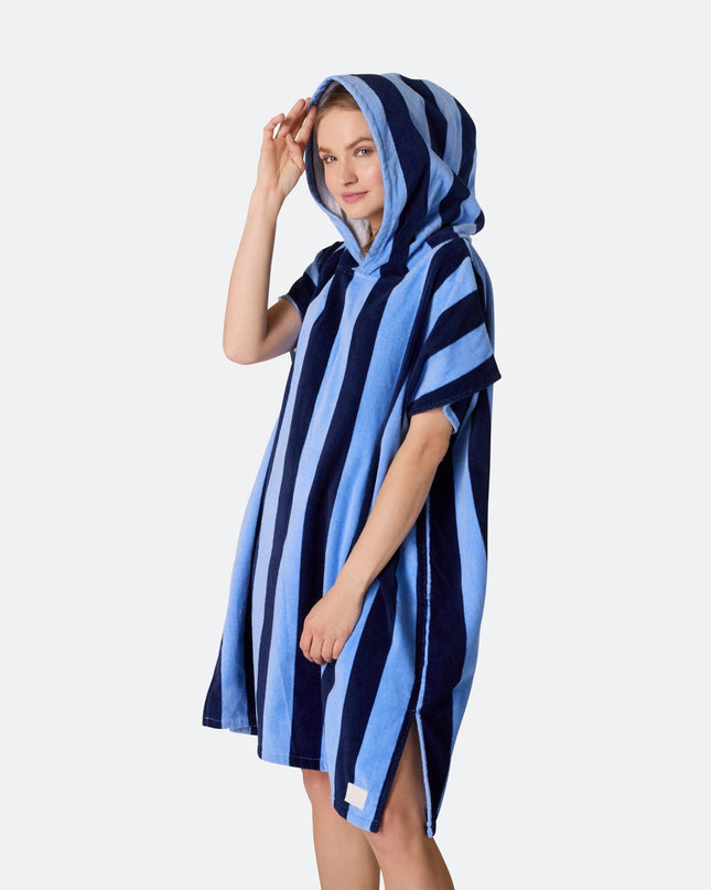 Gestreifter blauer Handtuchponcho
