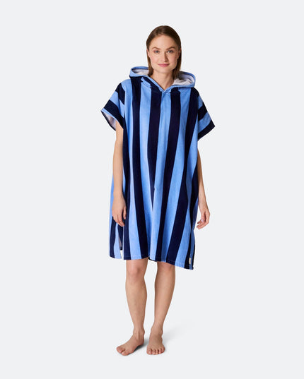 Gestreifter blauer Handtuchponcho