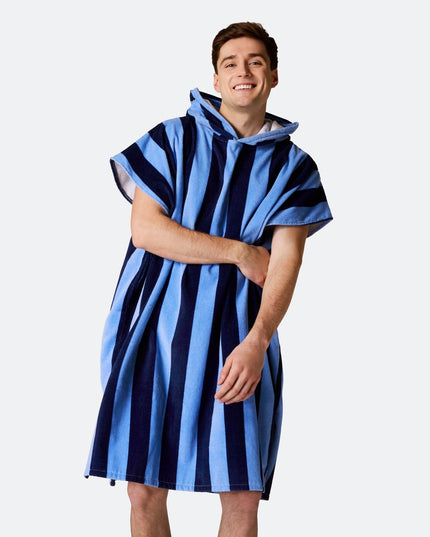 Gestreifter blauer Handtuchponcho