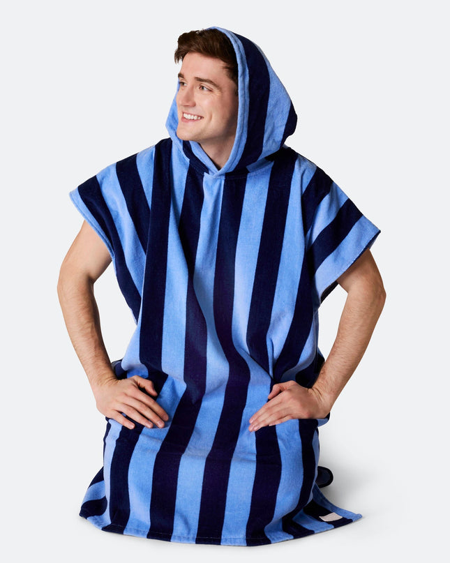 Gestreifter blauer Handtuchponcho
