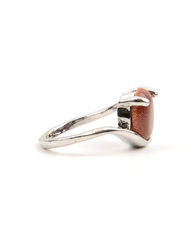 Brauner ovaler Ring