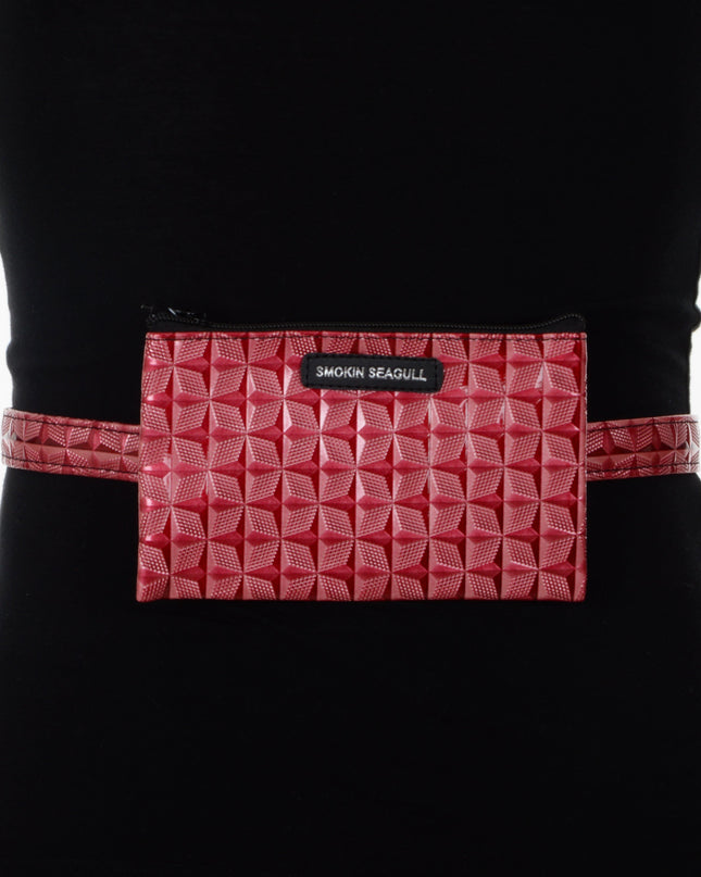 Pinkfarbene Gürteltasche mit geometrischem Muster | Trendige Accessoires für alle