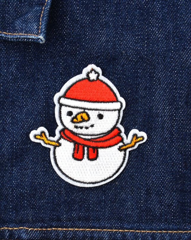 Schneemann mit Hutaufnäher – Weihnachtspullover-Accessoire