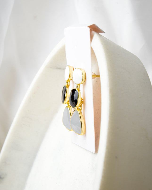 Schwarze und weiße Pastell-Ohrringe