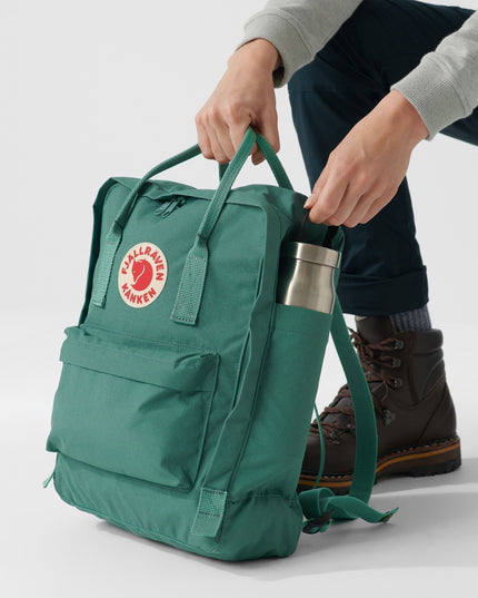 Fjallraven Kanken in Apple Mint