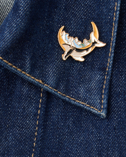 Anstecknadel – Wal mit Mond