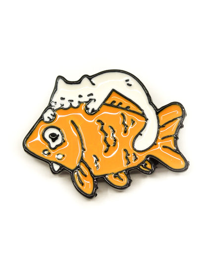 Pin - Katze mit Beute