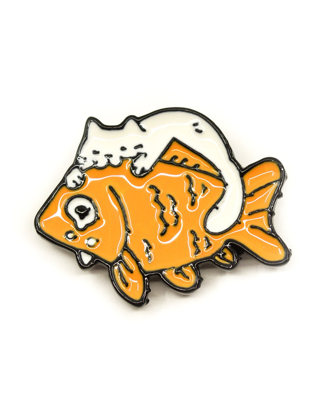 Pin - Katze mit Beute