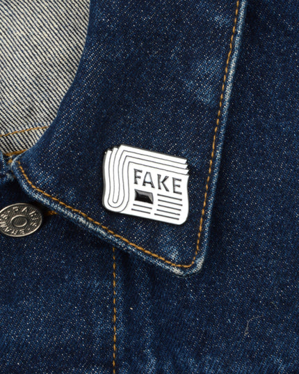 Anstecknadel - Zeitungsartikel für Osteraccessoires