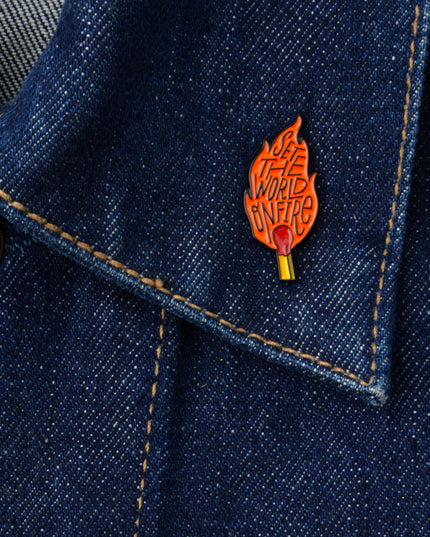 Anstecknadel – Streichholz-Accessoire für alle