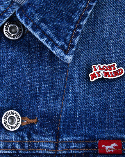 „Ich bin verrückt geworden“-Anstecker – Lustiges und schräges Accessoire