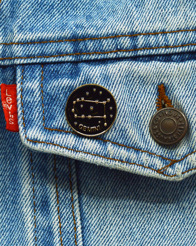 Anstecknadel – Osteraccessoire mit dem Sternbild Zwillinge