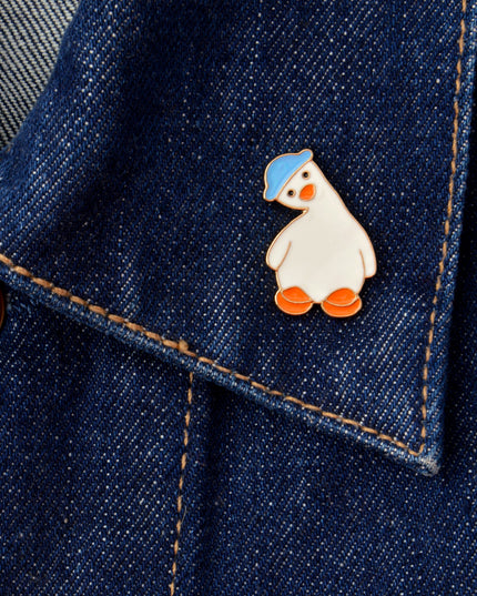 Hat-Wearing Goose Brooch - Fun Nature Accessory