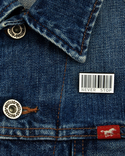 Anstecknadel – Inspirierendes Accessoire für alle, die niemals aufgeben