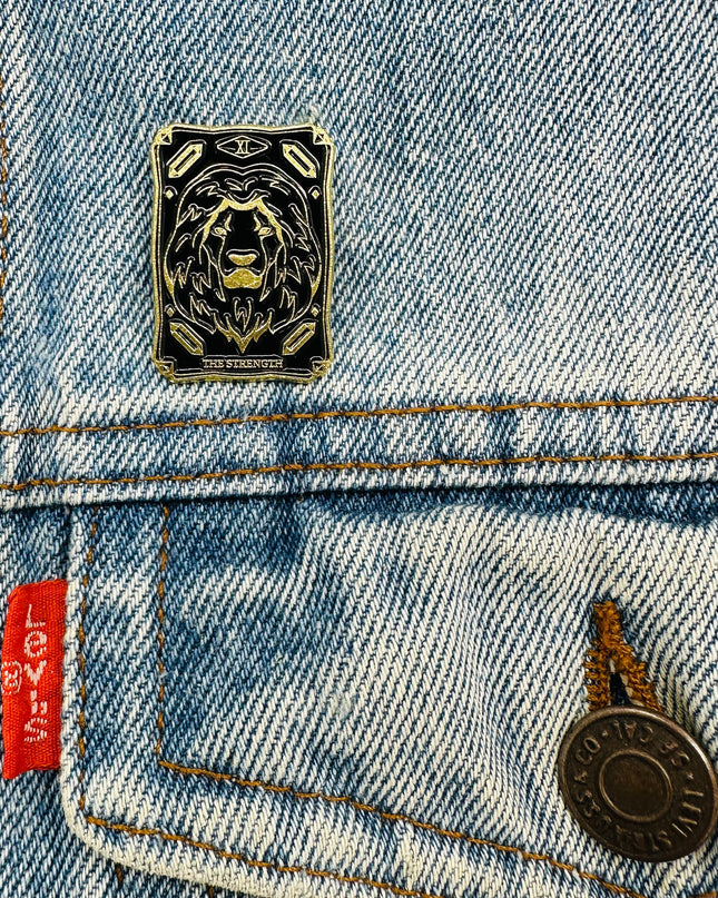 Brosche – Dunkles Tarot | Stärke | Accessoires, Halloween