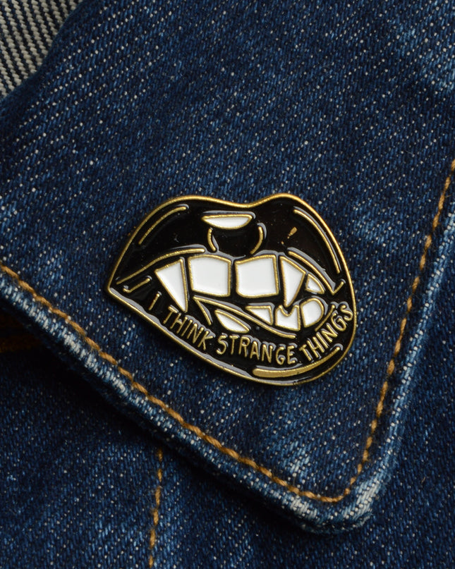 Anstecknadel – Vampir-Accessoire für Ostern