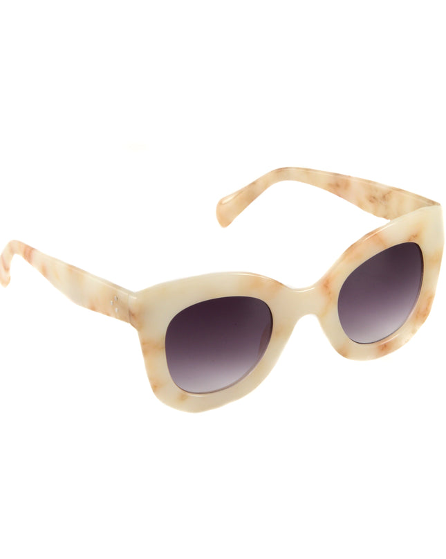 Übergroße beige Accessoires für einen stilvollen Look