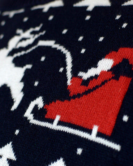 Blauer Kinderweihnachtspullover mit Bäumen, Schneemännern und Weihnachtsmann