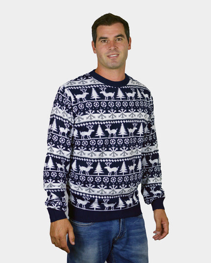 Weihnachtspullover für die ganze Familie mit Streifen, Rentieren und Bäumen