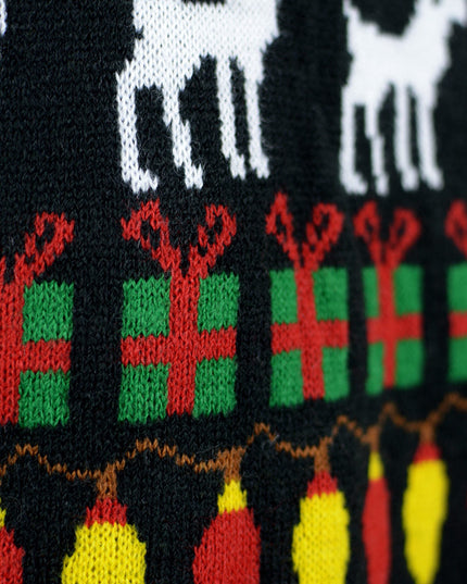 Schwarzer Damenpullover mit Bäumen, Rentieren und Geschenken