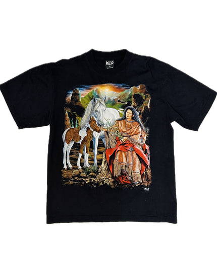 Vintage-T-Shirt mit indischer Frau, die ein Fohlen füttert, für Männer und Frauen